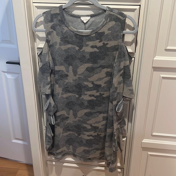 Womens size Large 143 Story by Line Up Camo long sleeve shirt with arm slits - Picture 1 of 8